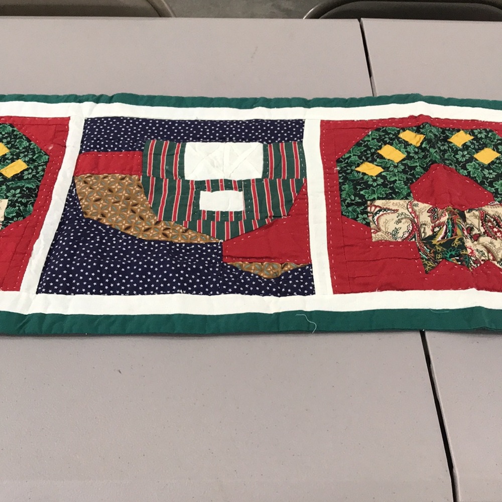 Vintage Christmas Table Runner - Picture 3 of 10
